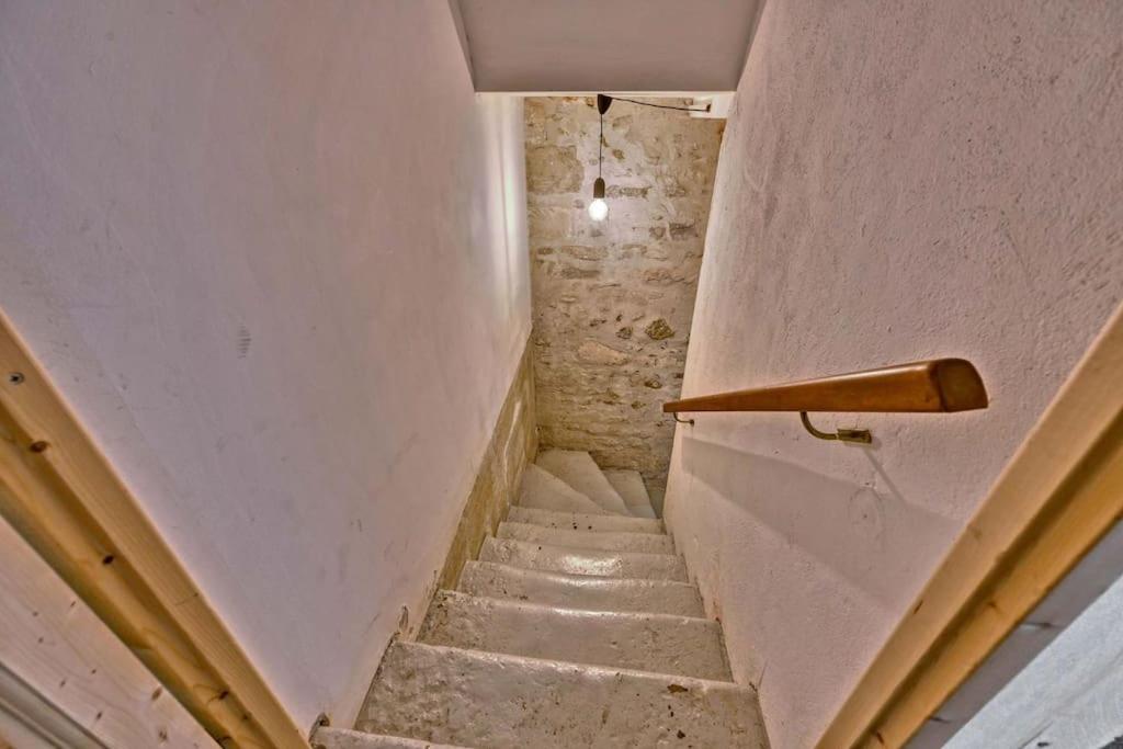 Apartamento La Bulle - Parking Gratuit En Souterrain - 2 Mins Du Palais Des Papes - Clim Ac - Wifi Aviñón Exterior foto